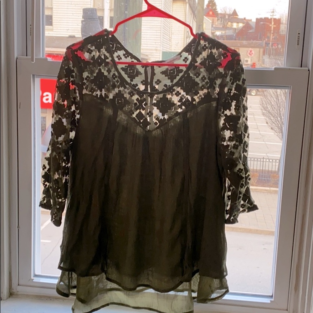Lacey green top